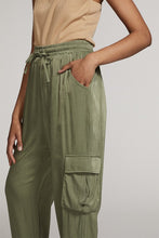 Load image into Gallery viewer, Textured satin cargo pants
