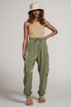 Load image into Gallery viewer, Textured satin cargo pants
