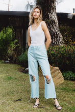 Load image into Gallery viewer, 90&quot;s Vintage Crop Flare Jeans
