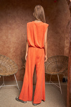 Load image into Gallery viewer, Velvet Sleeveless Round Neck Top and Pants Set
